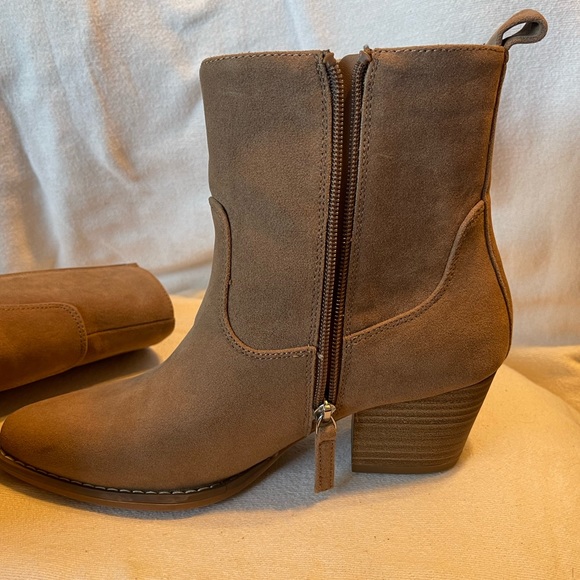 UNIVERSAL THREAD ANKLE BOOTS - Picture 4 of 6